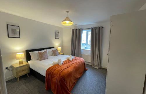 Ashford 4-Bed Townhouse with Garden and Parking - Foto 14