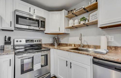 Family Friendly Getaway-4BR-Playset-Trampoline - Foto 15