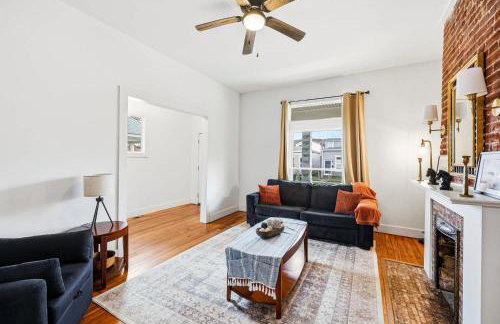 Cozy 2-Floor Home 5BR 3BA 2 Kitchens Backyard - Foto 13