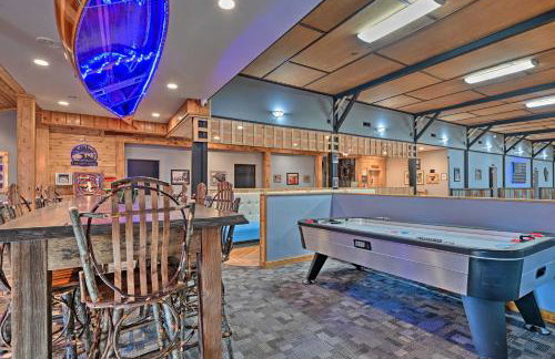 Massive Hatfield Loon Lodge with Roller Rink - Foto 10