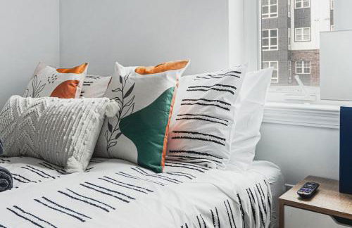 Urban Retreat - Free Parking, WiFi, Walk to Stadium - Foto 52