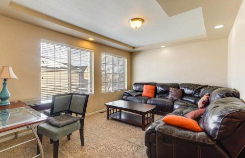6 Mi to DIA Spacious Home with Backyard in Denver! - Foto 10