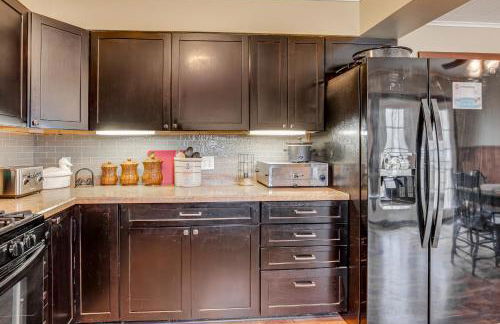 Hayward Home with Private Deck, Fire Pit and Kayak! - Foto 7