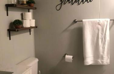 Cozy Cottage w Hot Tub, 5 min walk to Main St - Foto 31