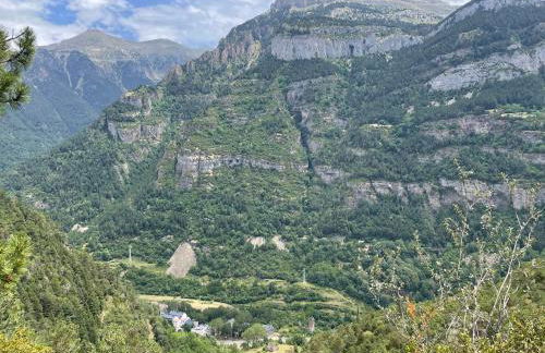 CALMFRANC ático abuhardillado con vistas al río y la montaña Avistamiento de ciervos en Canfranc Pueblo - Foto 55