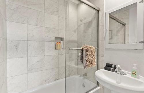 26' SUNDECK OCEAN Panoramic VIEWS with AC Fast WiFi -902Mbps - Foto 25