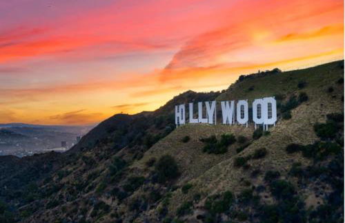 Hollywood Penthouse with Balcony & Pool View - Photo 18