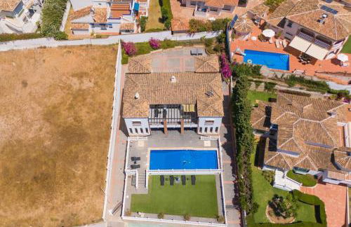 Dream beach-side villa with sea views & close to golf - Photo 35