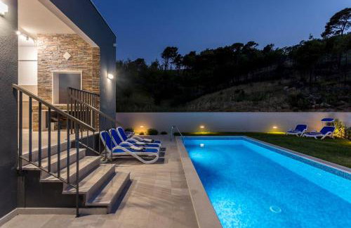 Luxe villa with pool, jacuzzi, and sauna - Foto 31