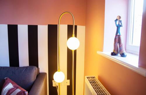 4x Bed Elegant Home with Parking - Photo 13