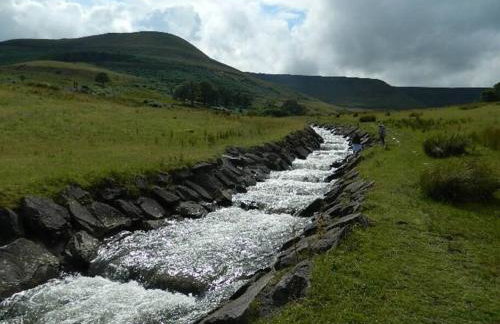 Welsh Miners Cottage Four Bedroom House - Foto 1