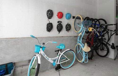 Mins to the Beach/King Beds/Arcade-Snowbird Deals! - Foto 28