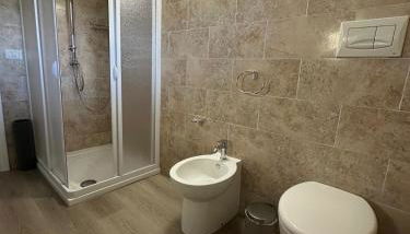 ENDLESS SUMMER APARTMENTS - Photo 3