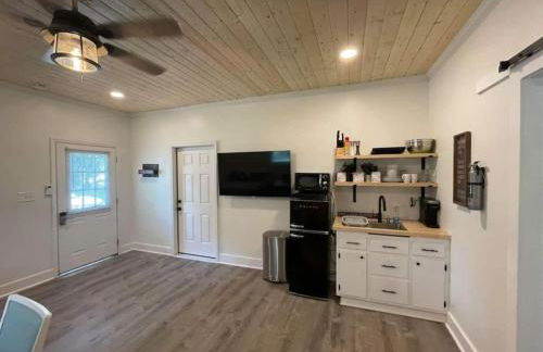 Beautifully Renovated Studio 2 Miles From Marina! - Foto 11