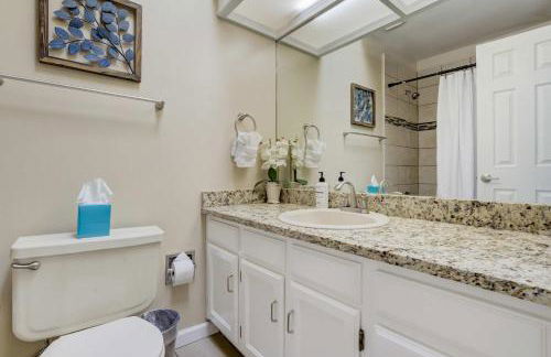 Deep Blue Spacious Escape w Hot Tub & Playground - Foto 37