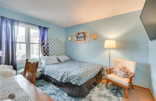 Walk to Crooked Lake Beach and Dtwn! Home with Patio - Foto 22