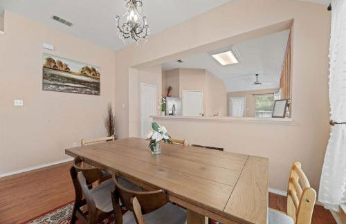 Relaxing 3BR 2BA Oasis - Hot Tub & 5 Beds! - Foto 10