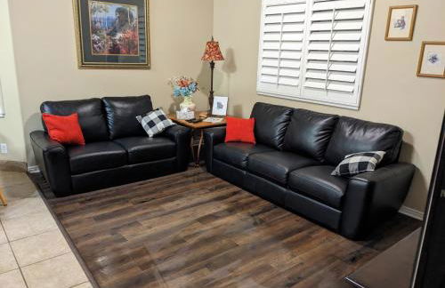 Beautiful Large Residential Home - Photo 2