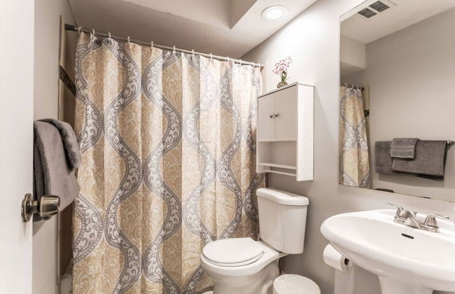 Cozy 6BR in Oklahoma City - Photo 4