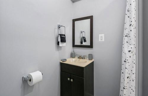 NEW! Large 3-story townhome Private, Self checkin, Pet Friendly! - Foto 24