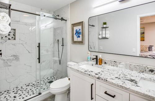 Waterfront Lake Coronado Home with Deck and Views - Foto 15