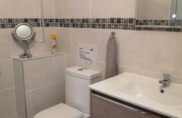 Serene mountain views Spacious garden and sole use of the 10x5m pool - Foto 29