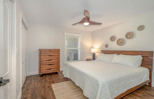 Dog Friendly Home wPrivate Fenced Yard, Garage & Fire Pit STEPS to the Beach! - Foto 4