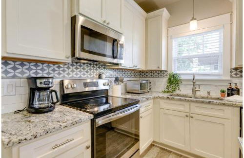 Centrally Located Stunning 3BR 2BA Near Downtown - Foto 46