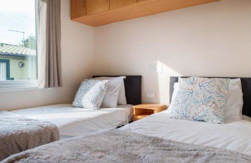 Dove Lodge - Peak District Cabin - Photo 10