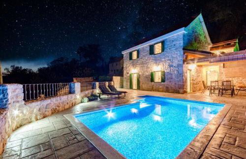 Holiday Home Rustic - Two Bedroom Holiday Home with Private Pool - Photo 34