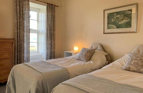 The Front Wing - Pen y Graig farmhouse, Church Bay, sea views near beach No Pets - Foto 8