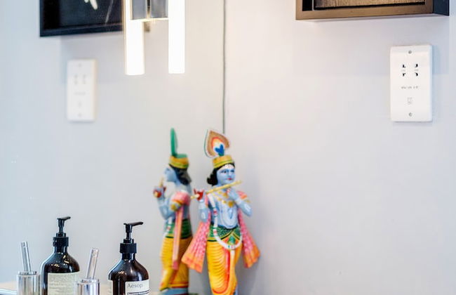 Exquisite Designers Abode - Photo 38