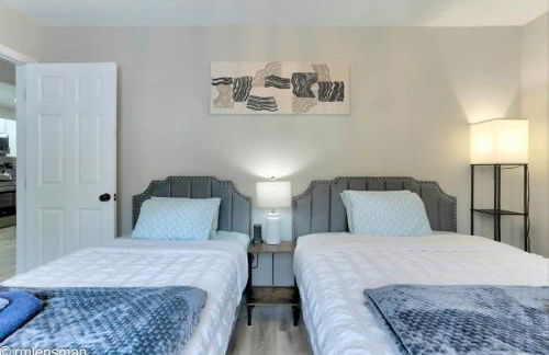 The Hut House 3BR 3BA Game Room Massage Chair - Foto 66