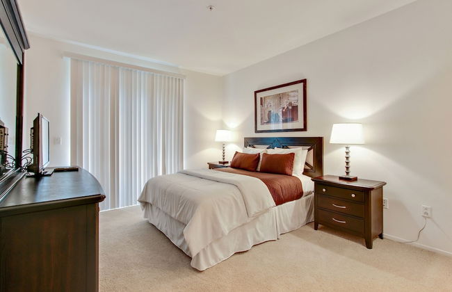 Global Luxury Suites at The Village - Photo 5