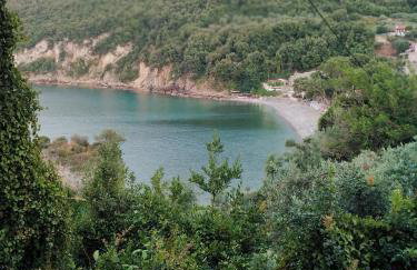 Kamari Beach guest house - Photo 50