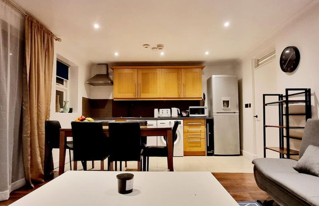 Garden Flat of a Charming Victorian Property in Central London With Aircon and Family-friendly - Foto 8
