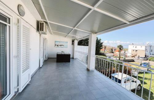 Modern apartment in the heart of Njivice - Foto 24