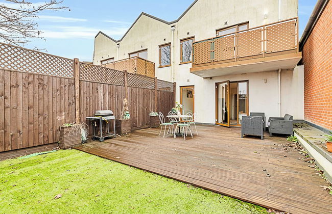 Newly Furnished and Bright Home - Foto 23