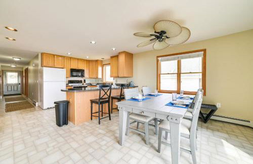 Waterfront Lake Huron Home - Private Beach! - Foto 11