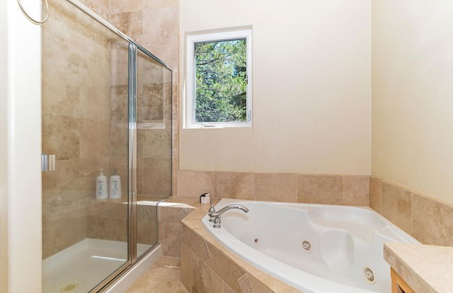 Cedar Chateau w/ Game Room & HOA Access! - Foto 16