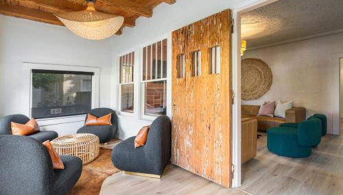 Hacienda Flamingo Unit 1 - Spacious Designer Flat with Sunroom & Style - Foto 3