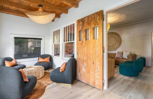 Hacienda Flamingo Unit 1 - Spacious Designer Flat with Sunroom & Style - Foto 3