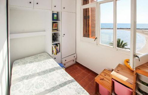 4 Bedroom Lovely Apartment In Cunit - Foto 13