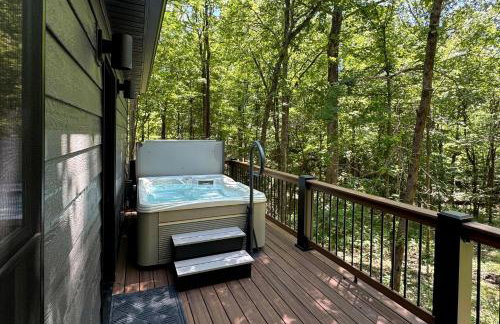 Chic Modern Cabin with Jacuzzi Ideal for Couples in Carbondale, Illinois - Foto 35