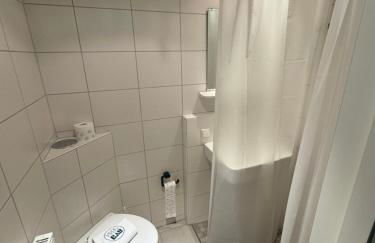 Mikroapartment mit Küchenzeile und Bad - Foto 5