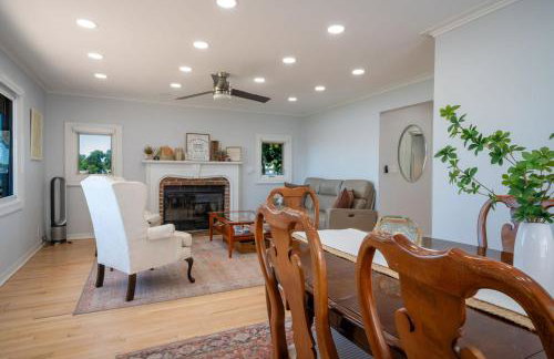 3Bed 2Bath Luxury Lake House on Myers Bay Private Pier Beach Firepit and Deck - Foto 23