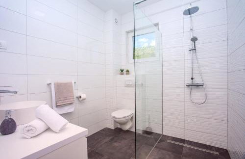 Villa Zora -luxurious villa with heated pool, sauna, 4 bedrooms, 10 persons max - Photo 22