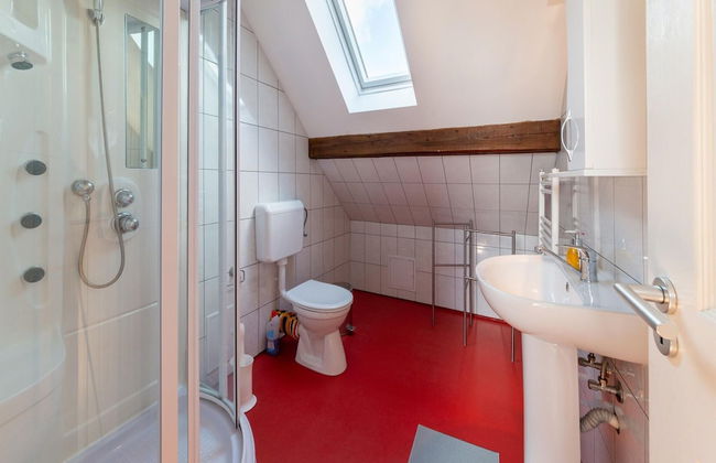 Family Villa Near Lake - Photo 23