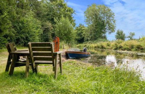 Idyllic Waterside Cottage in Mid Devon - Photo 27