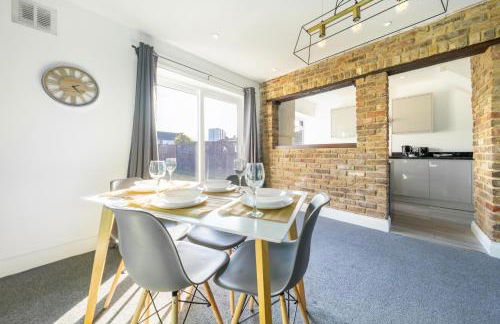 Elegant Bedroom -Near M25, Free Parking , Free WiFi - Foto 29